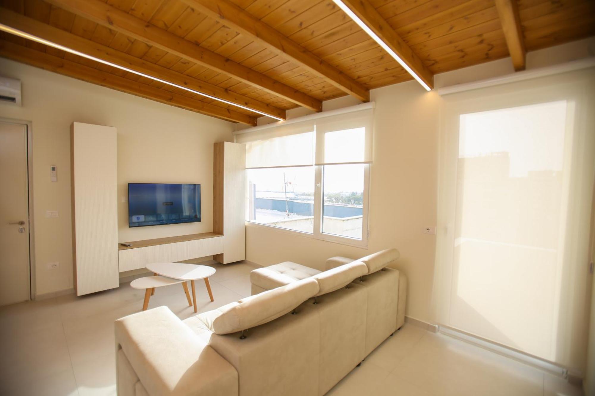 Apartment The Rooftop 2 *